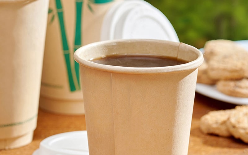 cốc dùng một lần làm từ tre hoặc bã mía uống cà phê